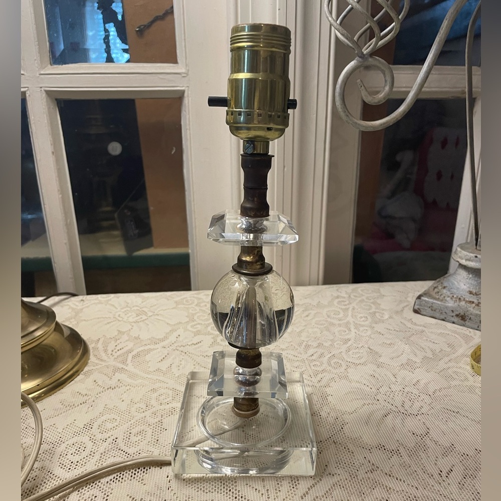 Vintage MCM Hollywood Regency Art Deco Crystal And Lucite Budoir Table Lamp 10”